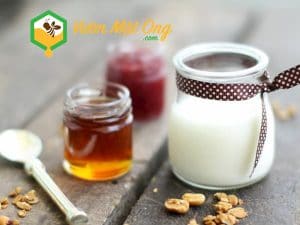 Mặt nạ mật ong và sữa chua cho da dầu